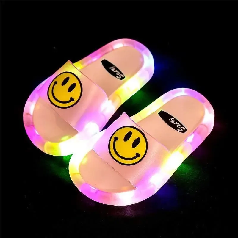 슬리퍼 Kids Shoe Fashion LED Luminescent Children's Slippers 2023 Summer New Cartoon Crystal Shoes Girls/boys Sandals Flip Flops