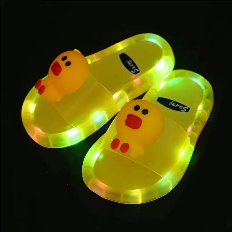 슬리퍼 Kids Shoe Fashion LED Luminescent Children's Slippers 2023 Summer New Cartoon Crystal Shoes Girls/boys Sandals Flip Flops