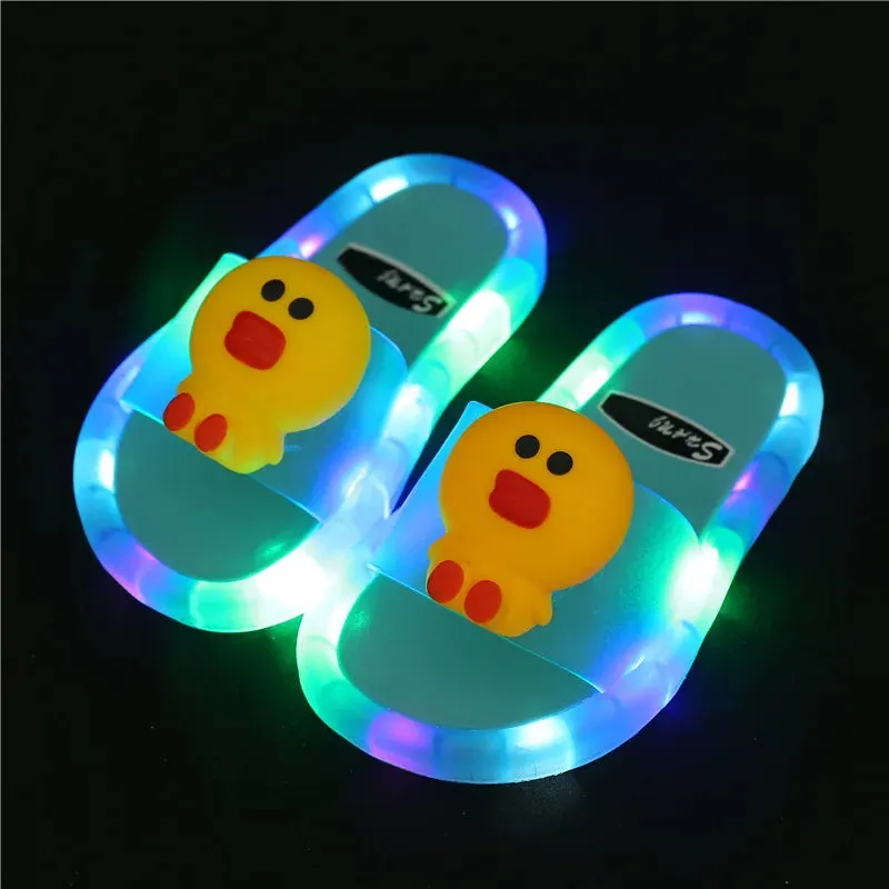 슬리퍼 Kids Shoe Fashion LED Luminescent Children's Slippers 2023 Summer New Cartoon Crystal Shoes Girls/boys Sandals Flip Flops