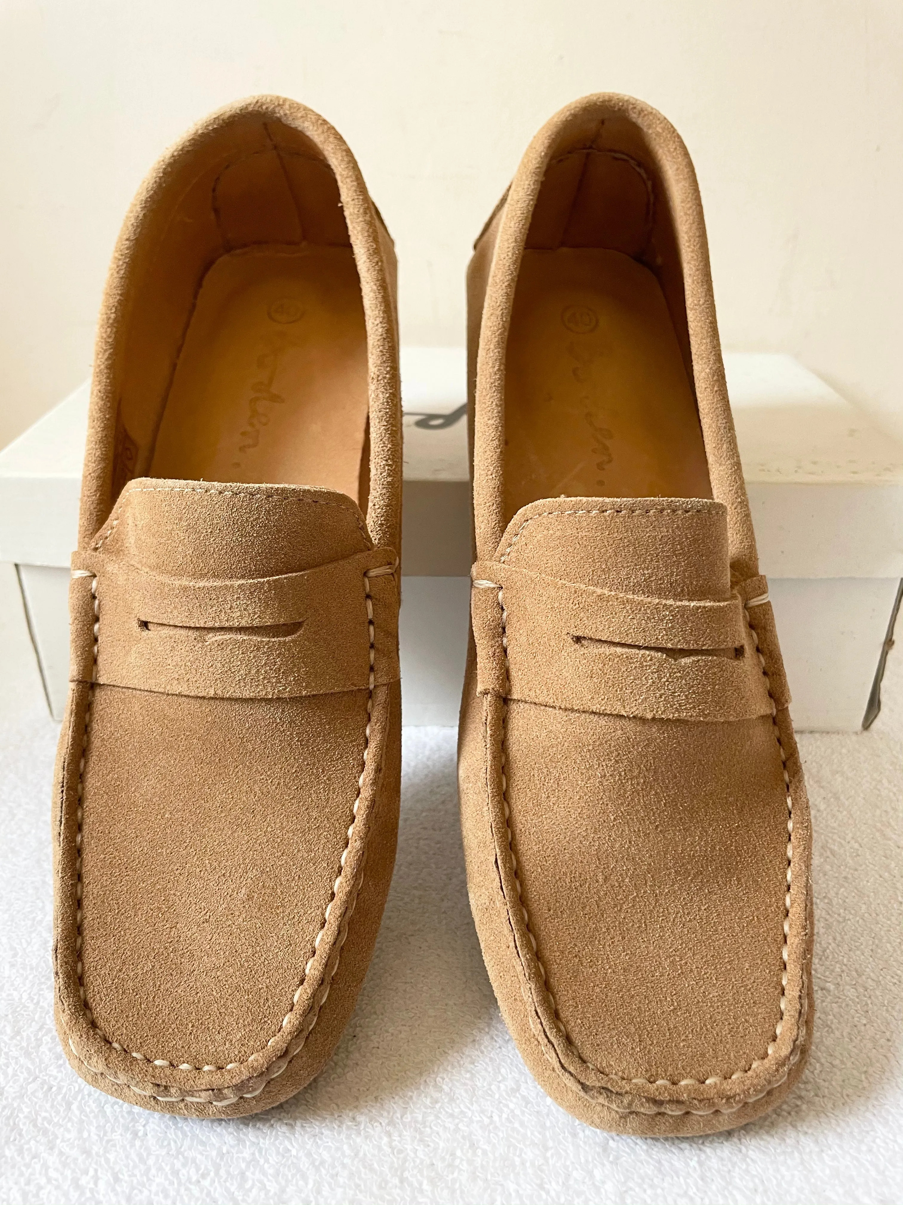 BODEN PENNY BEIGE SUEDE LOAFER FLATS/ DRIVING SHOES SIZE 7/40