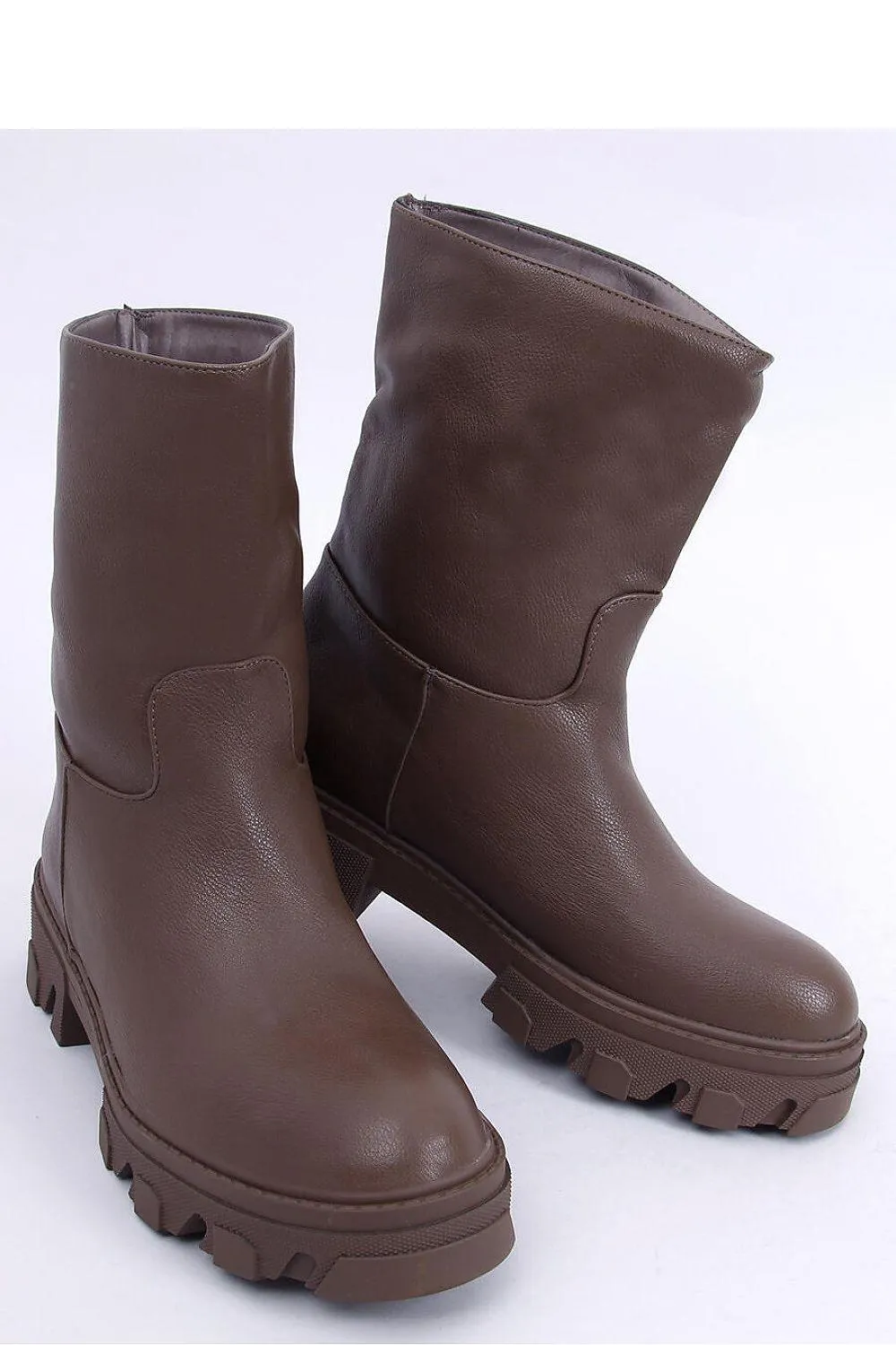 Chic Organic Leather Boots for Modern Women - Model 172871