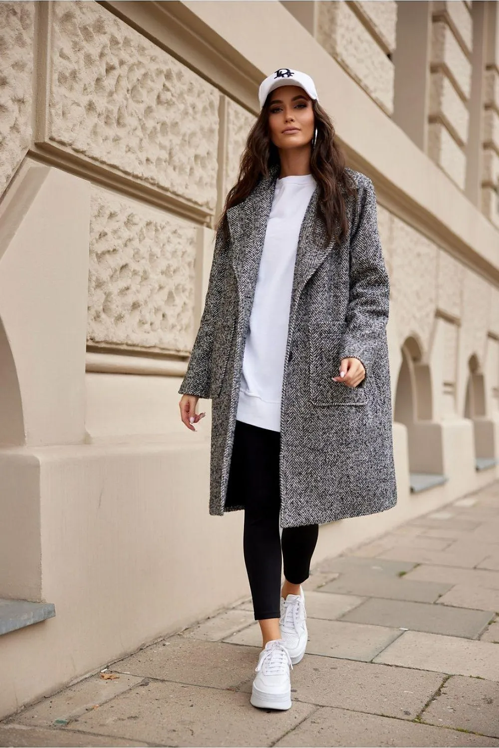 Chic Oversized Turin Coat with Stylish Reversed Collar for Effortless Layering