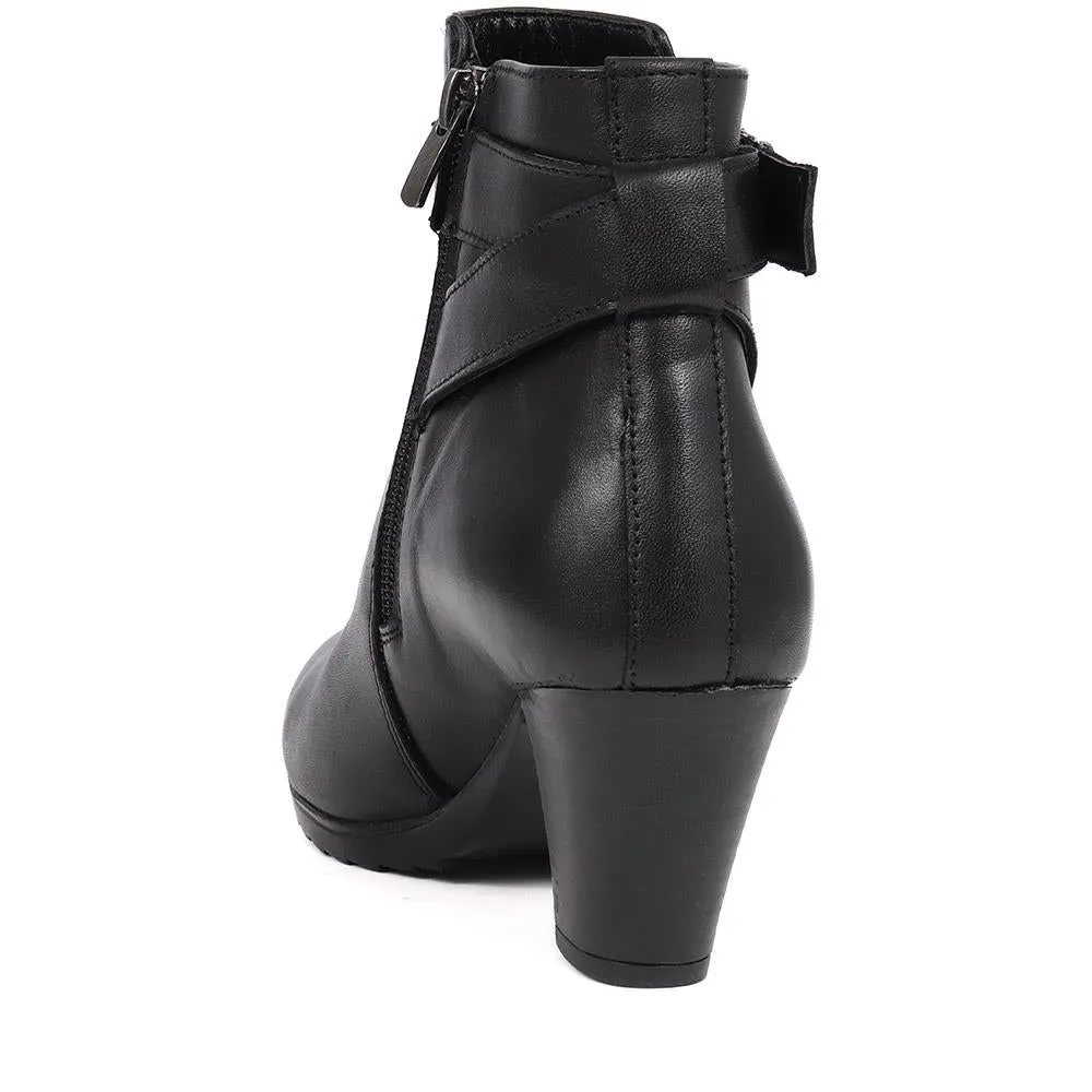 Heeled Leather Ankle Boots - VED40001 / 326 050