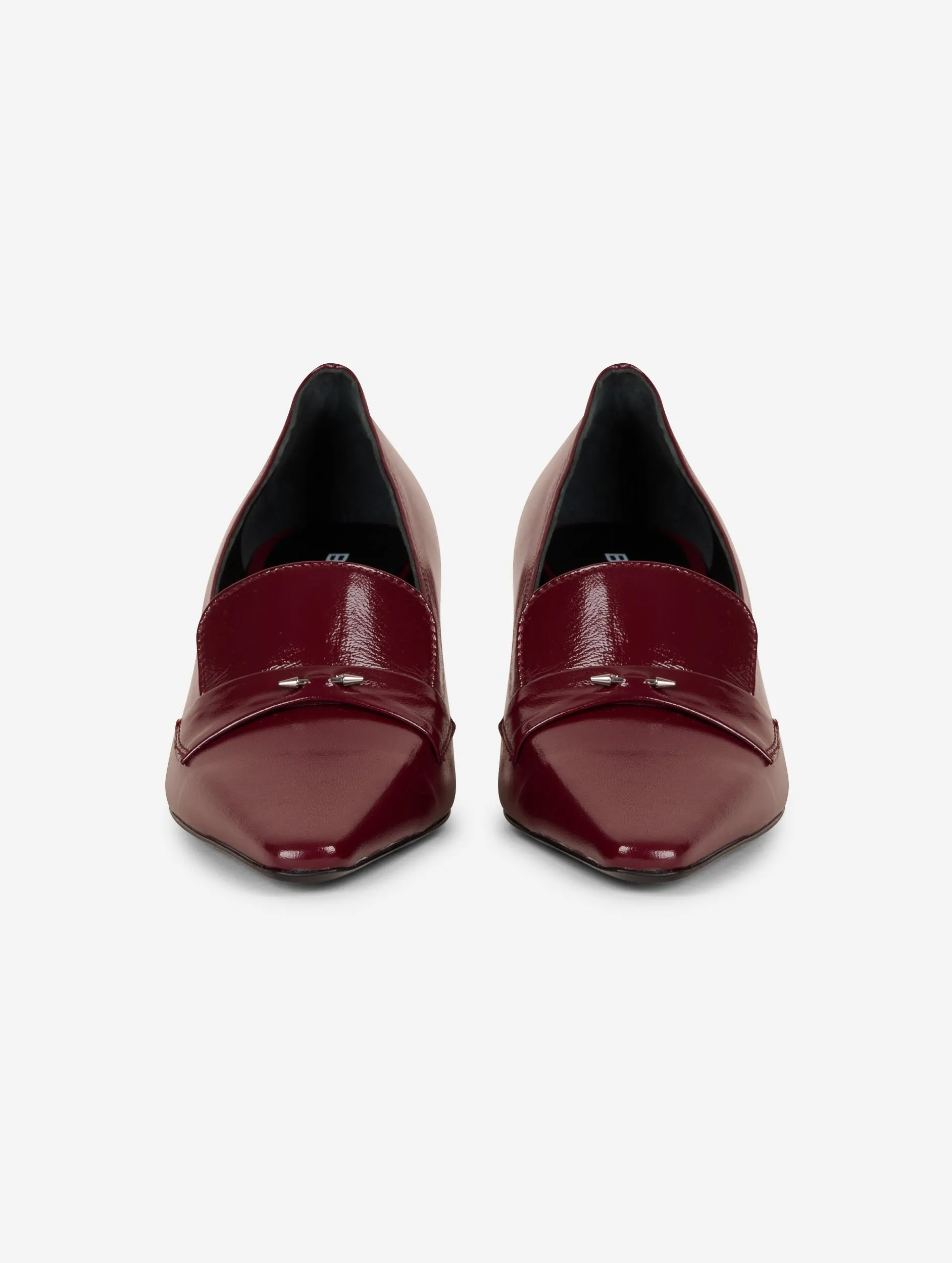 Heeled loafers in burgundy patent leather