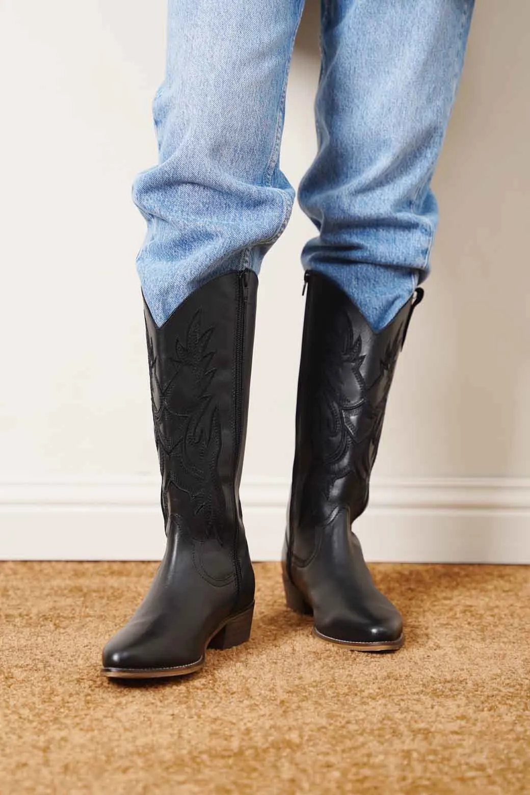 LEATHER COWBOY BOOT