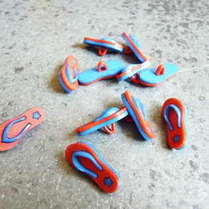 Plastic Flip Flop Button - Red / Blue