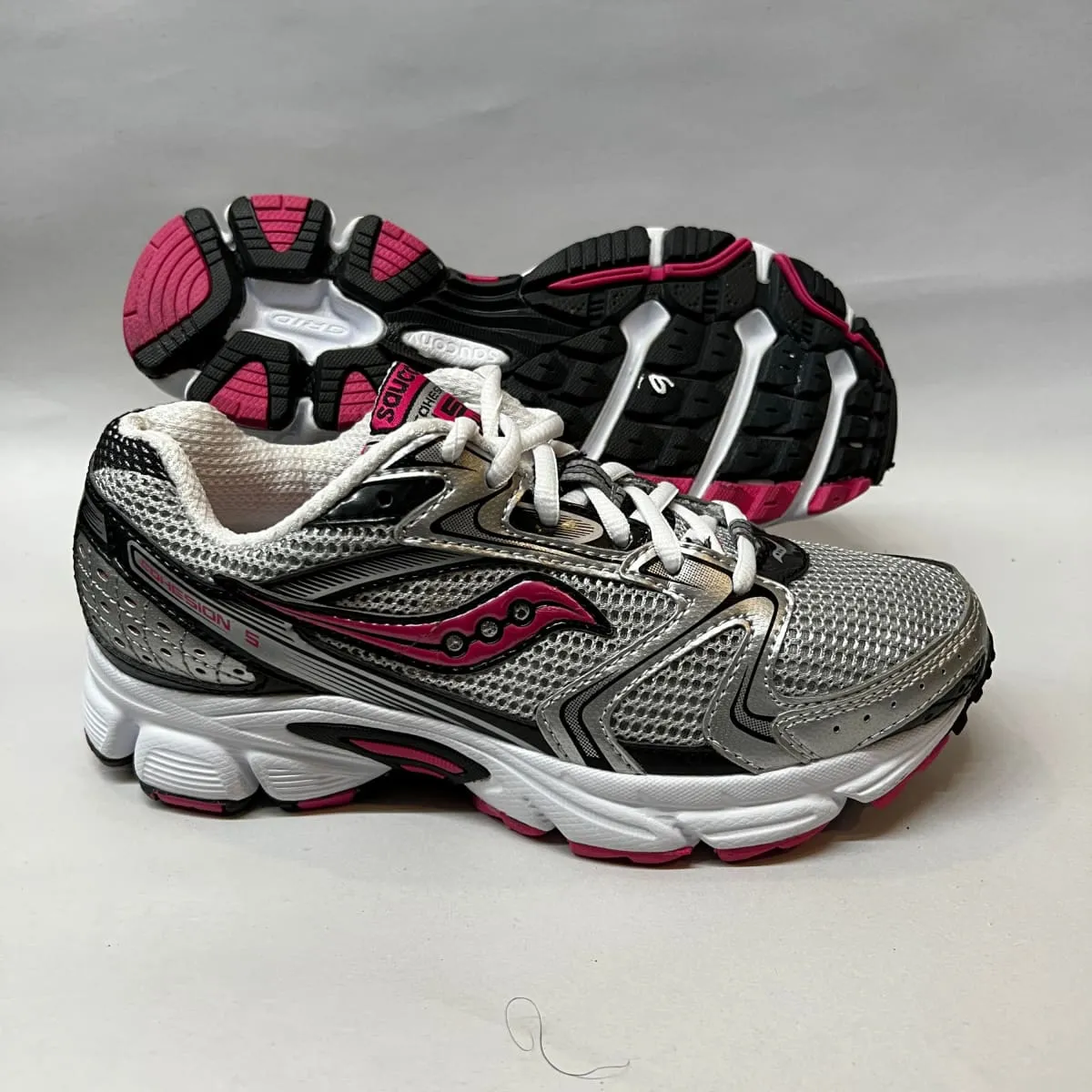 Saucony •Cohesion 5• Running Shoe • Silver/Black/Pink • 6 Wide - Preowned