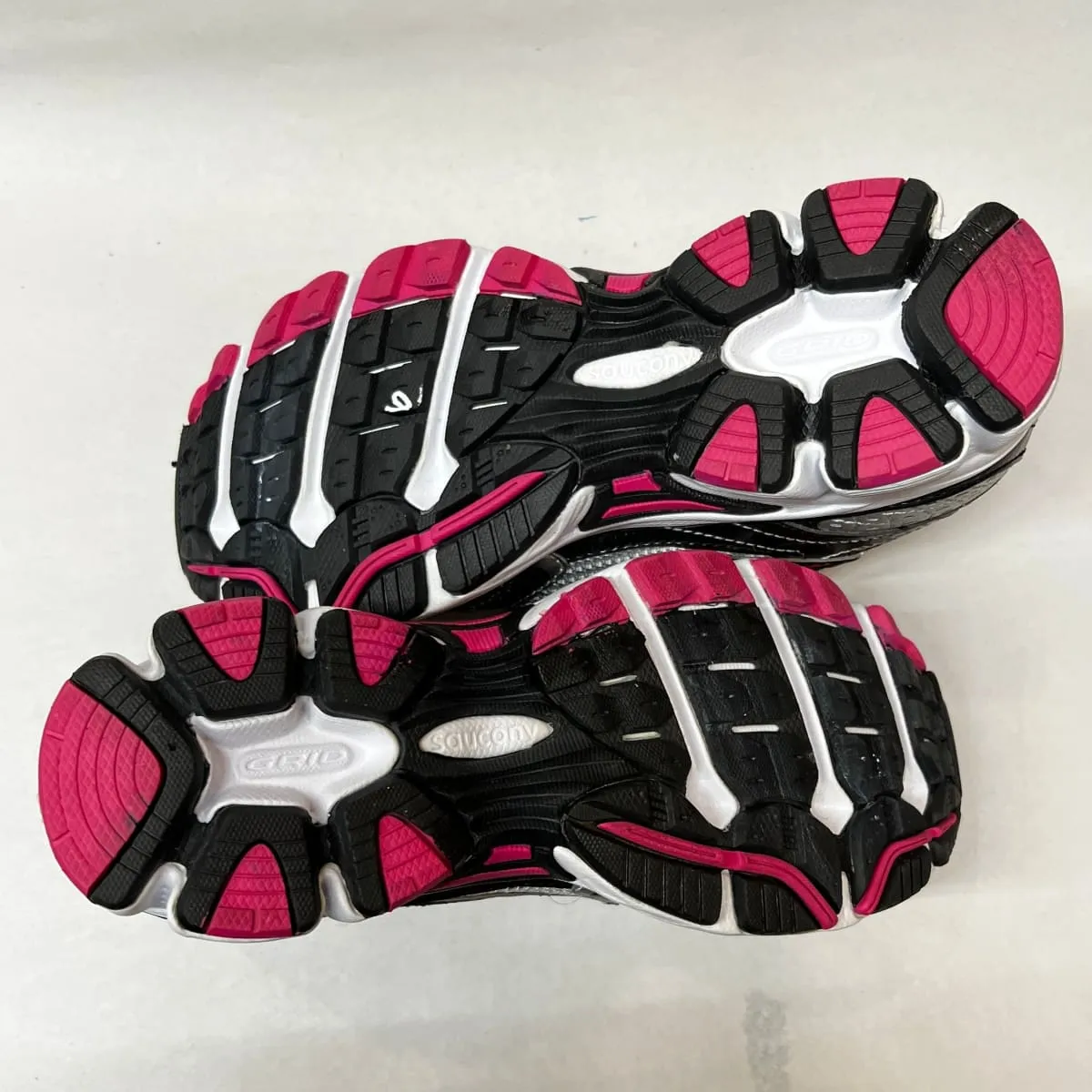 Saucony •Cohesion 5• Running Shoe • Silver/Black/Pink • 6 Wide - Preowned